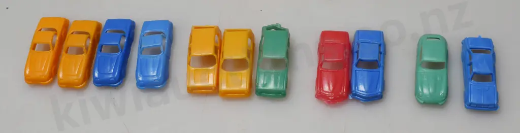 PLASTIC CEREAL TOY VEHICLES Image 1++