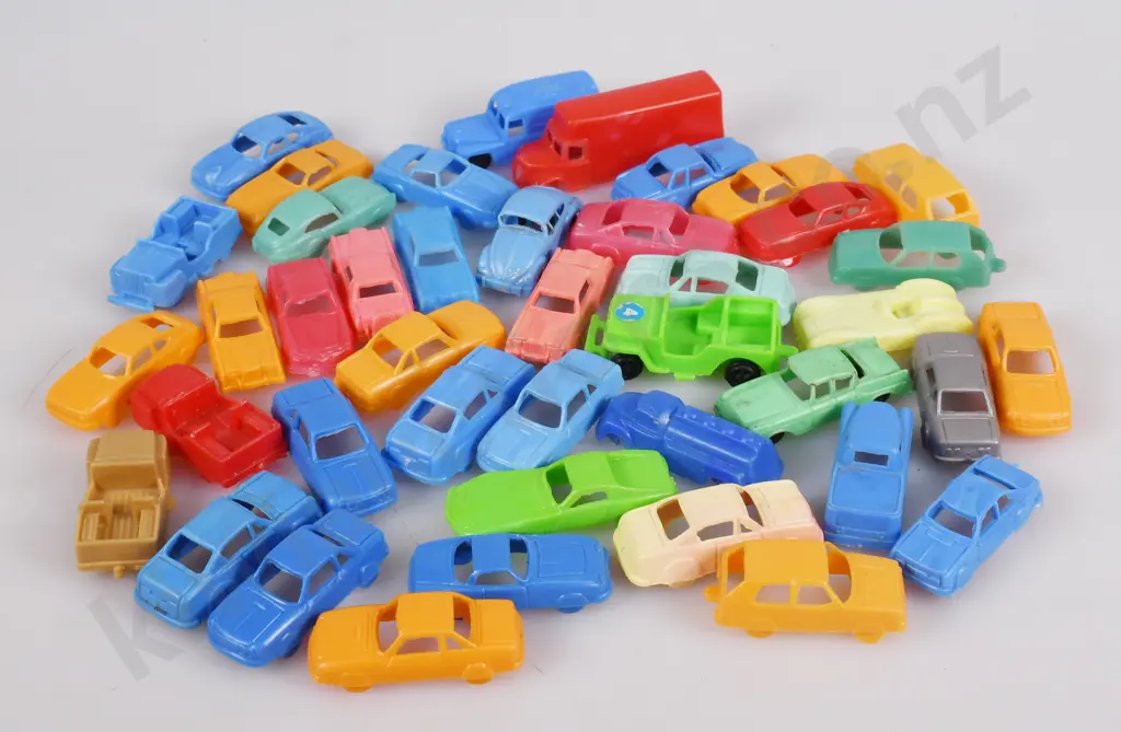 PLASTIC CEREAL TOY VEHICLES Image 1++