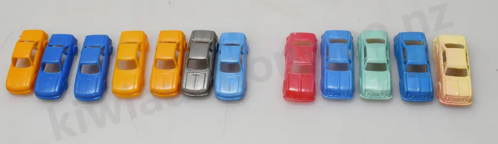PLASTIC CEREAL TOY VEHICLES Image 1++