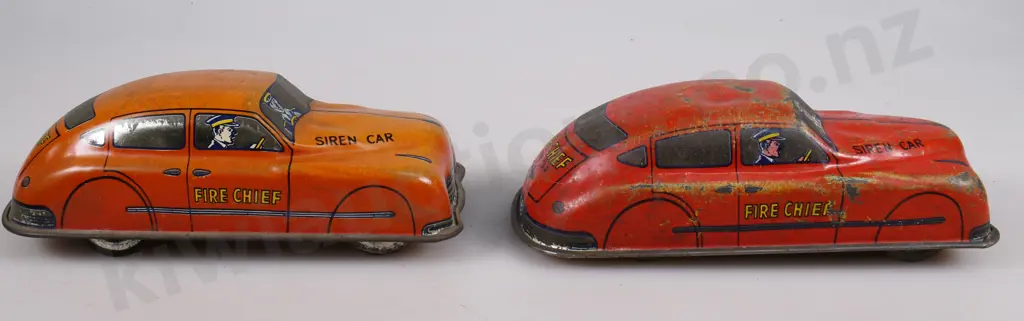 LINCOLN TOYS CLOCKWORK FIRE CHIEF SIREN CARS Image 1++