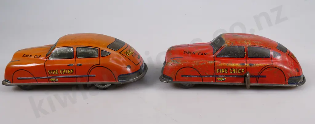 LINCOLN TOYS CLOCKWORK FIRE CHIEF SIREN CARS Image 1++