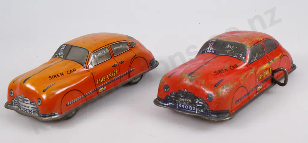 LINCOLN TOYS CLOCKWORK FIRE CHIEF SIREN CARS Image 1++