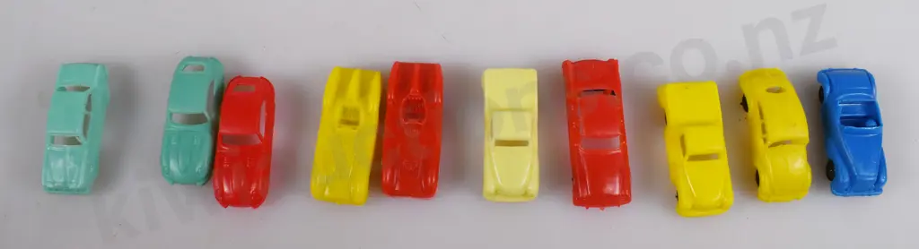 PLASTIC CEREAL TOY VEHICLES Image 1++