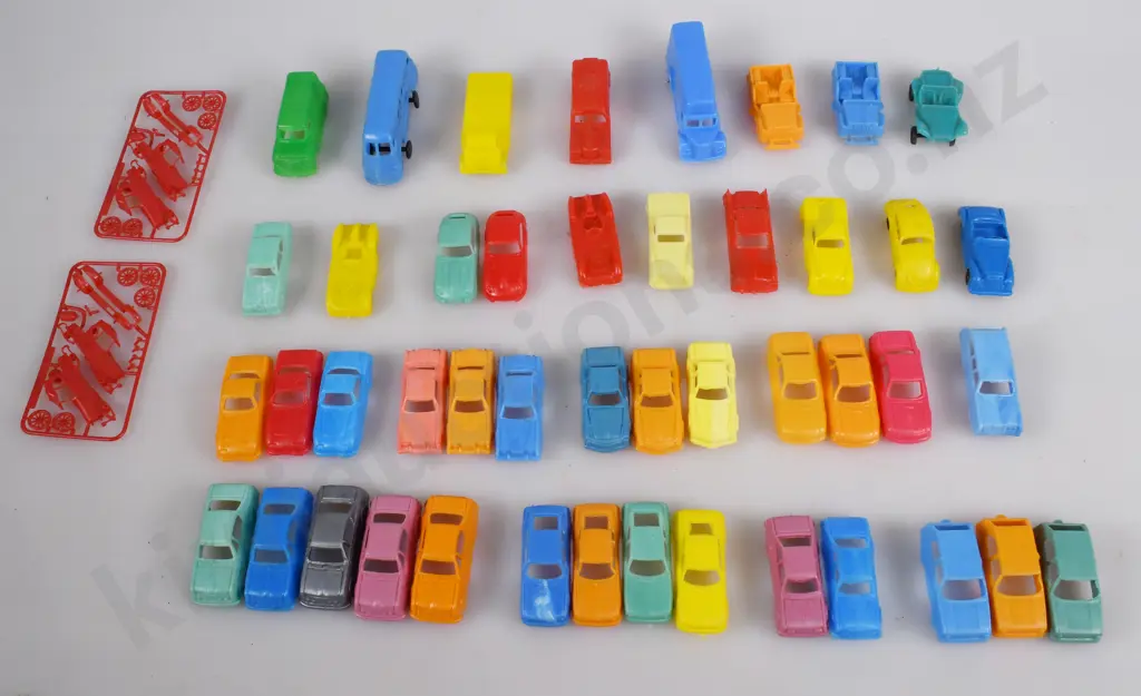 PLASTIC CEREAL TOY VEHICLES Image 1++