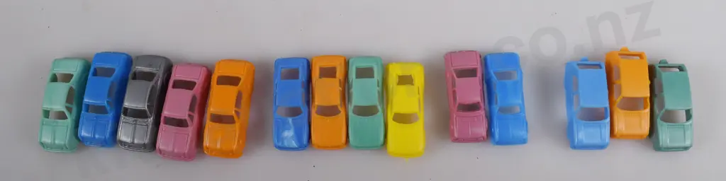PLASTIC CEREAL TOY VEHICLES Image 1++