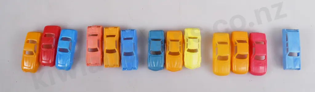 PLASTIC CEREAL TOY VEHICLES Image 1++