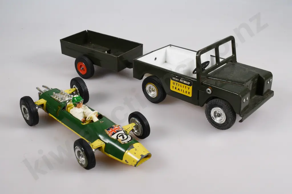 TRI-ANG MINI HIGHWAY LAND ROVER, RACING CAR Image 1++
