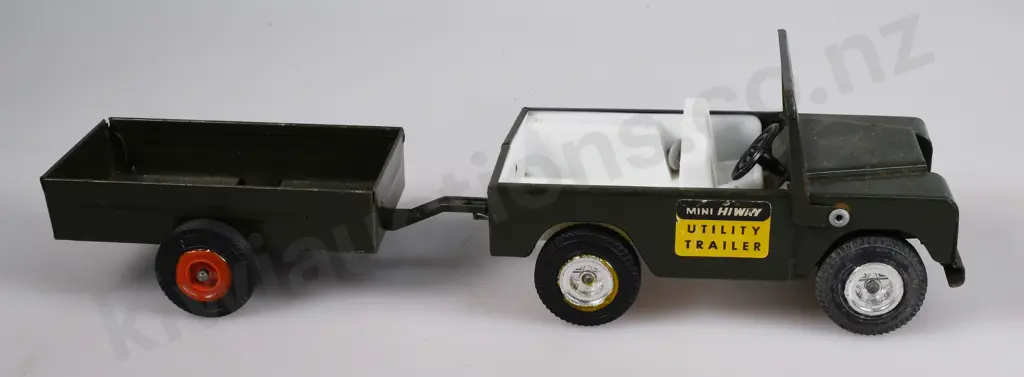 TRI-ANG MINI HIGHWAY LAND ROVER, RACING CAR Image 1++