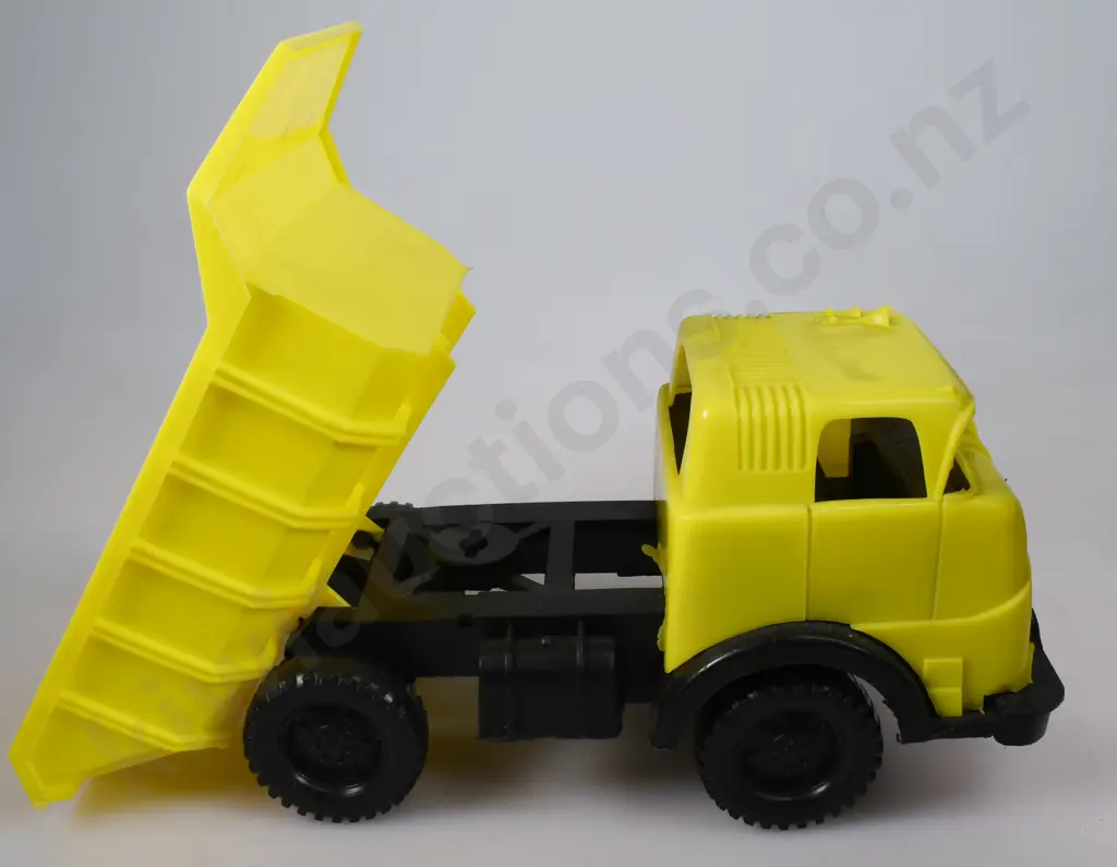 PLASTIC MOTOR VEHICLES Image 1++