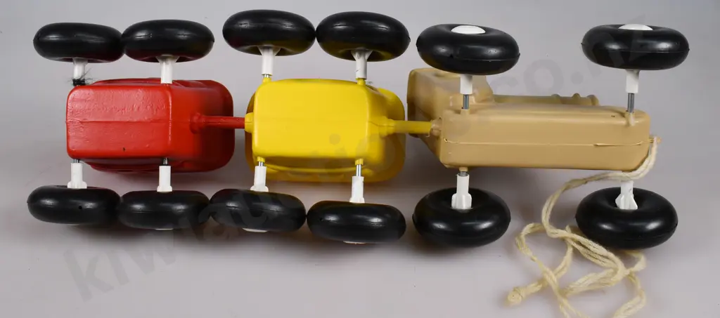 PLASTIC MOTOR VEHICLES Image 1++