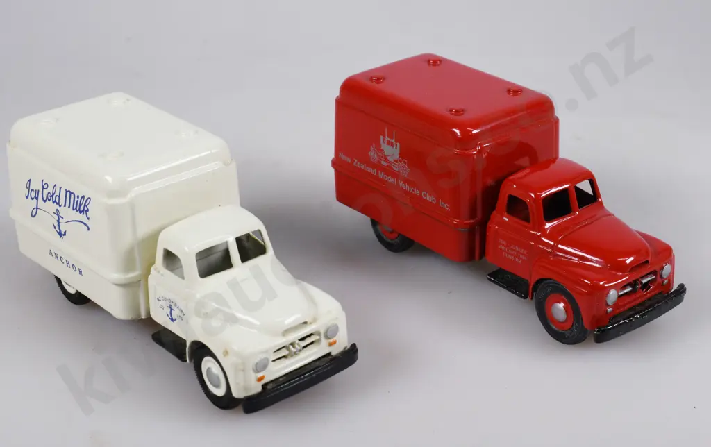 MICRO MODEL INTERNATIONAL DELIVERY VANS Image 1++