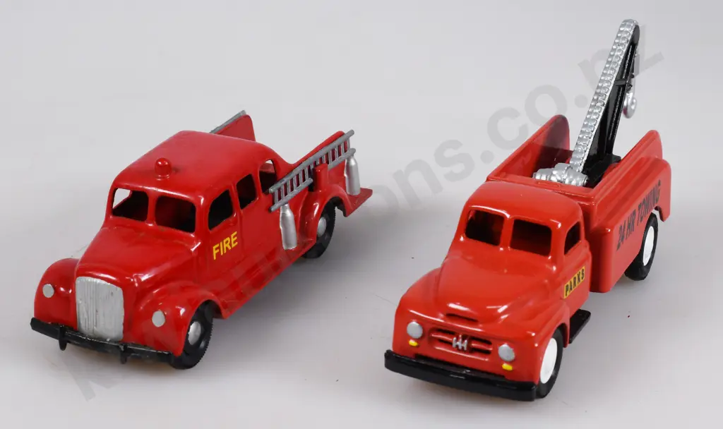 MICRO MODEL MORRIS FIRE ENGINE, INTERNATIONAL BREAKDOWN TRUCK Image 1++