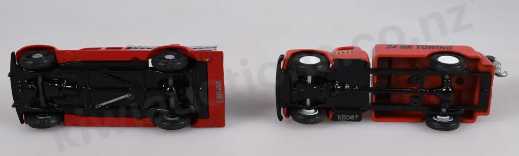 MICRO MODEL MORRIS FIRE ENGINE, INTERNATIONAL BREAKDOWN TRUCK Image 1++