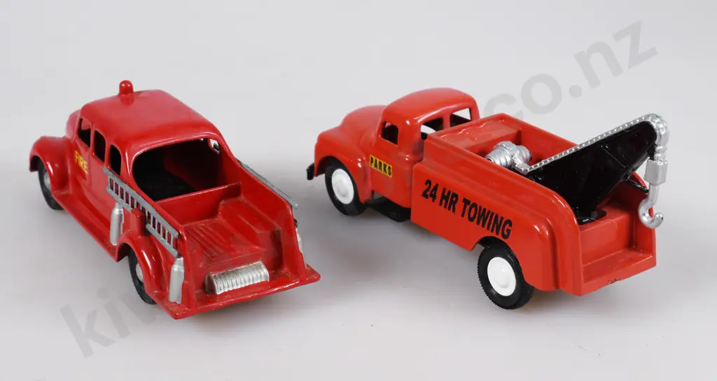 MICRO MODEL MORRIS FIRE ENGINE, INTERNATIONAL BREAKDOWN TRUCK Image 1++