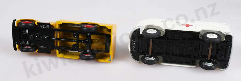 MICRO MODEL VOLKSWAGEN BUS, MORRIS FIRE ENGINE, Image 1++