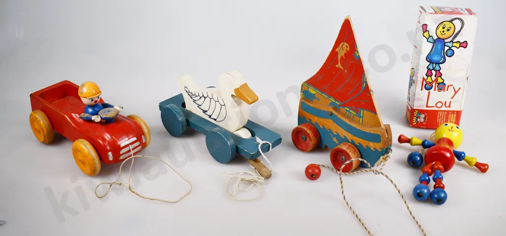 WOODEN PULL ALONG TOYS Image 1++