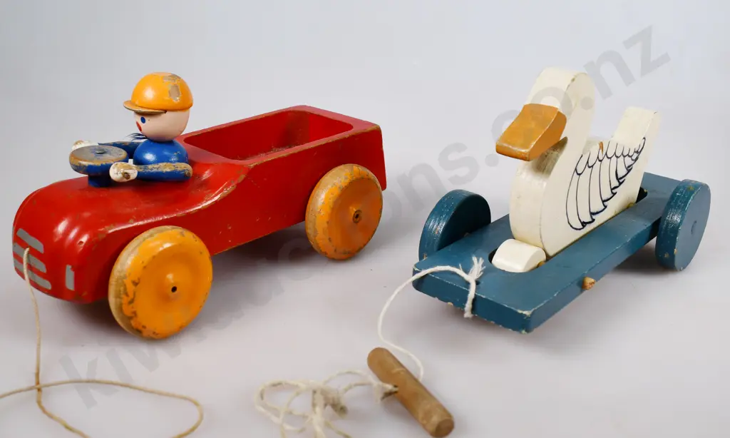 WOODEN PULL ALONG TOYS Image 1++