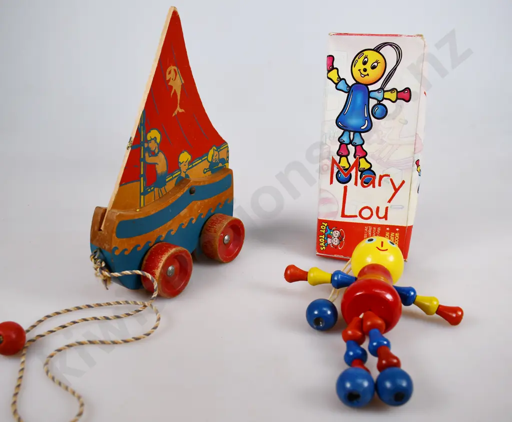 WOODEN PULL ALONG TOYS Image 1++