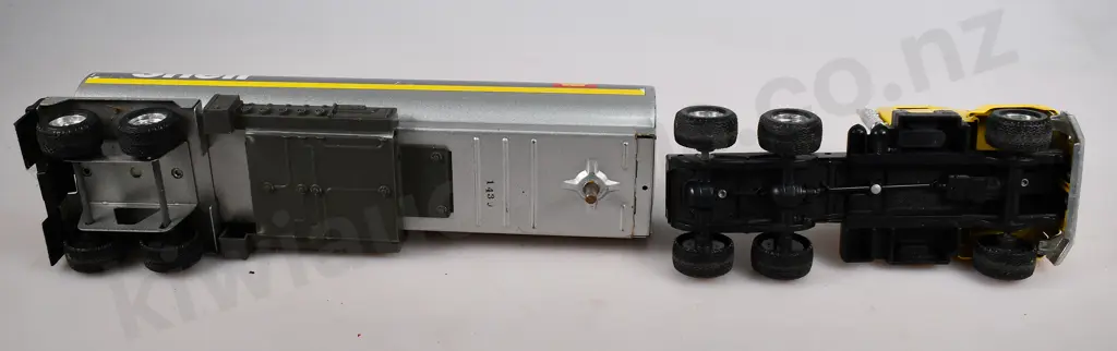 ERTL TRUCKS Image 1++