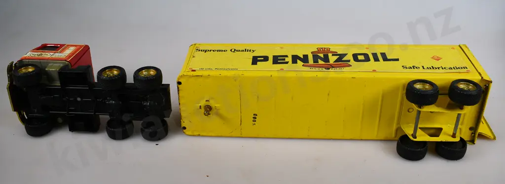 ERTL TRUCKS Image 1++