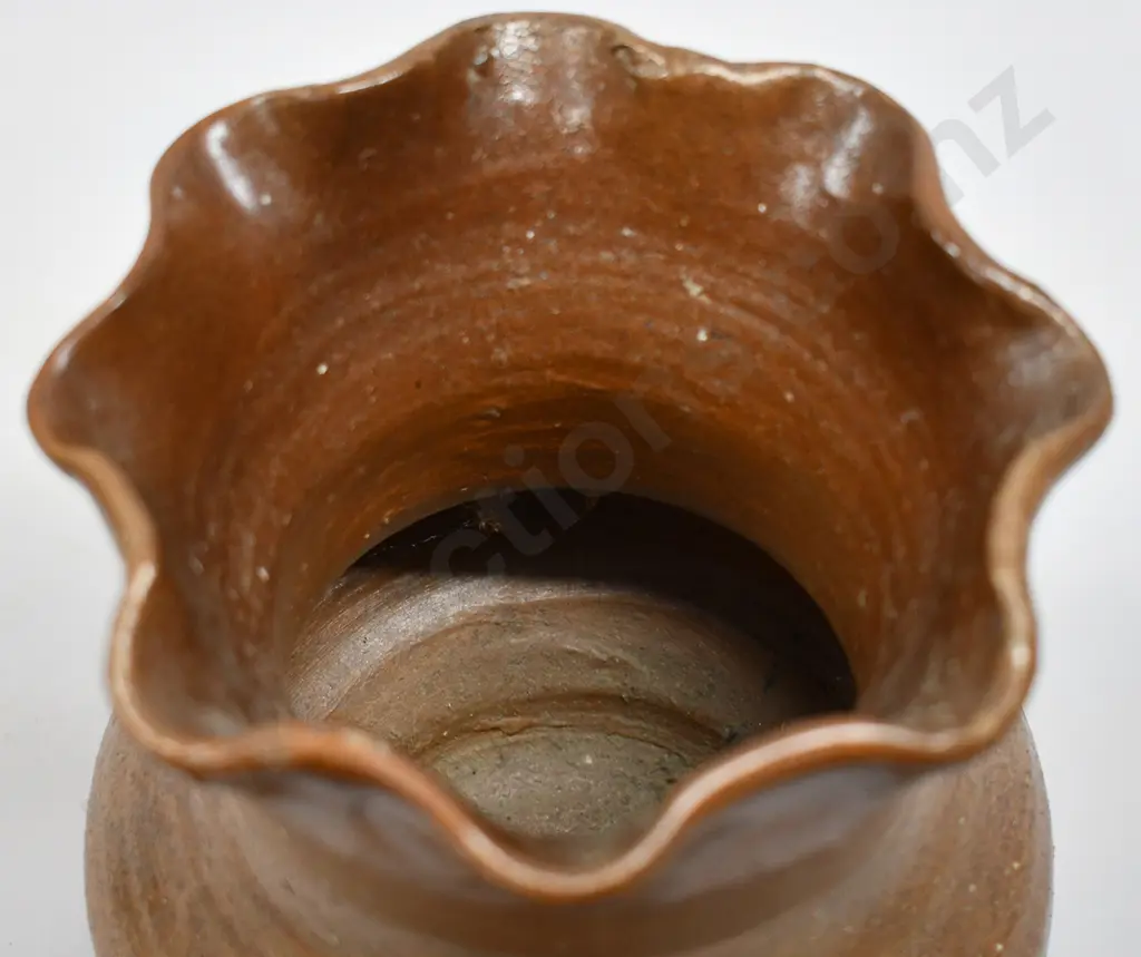 WAIMANGAROA COLONIAL POTTERY VASE, WINMERE REYNOLDS WESTPORT Image 1++
