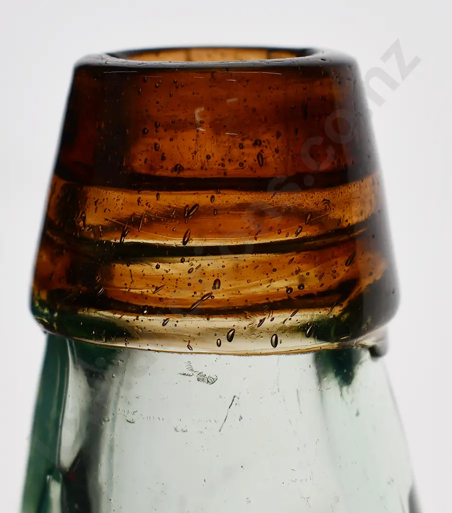 WHITE CAMBERWELL AMBER LIP CODD Image 1++
