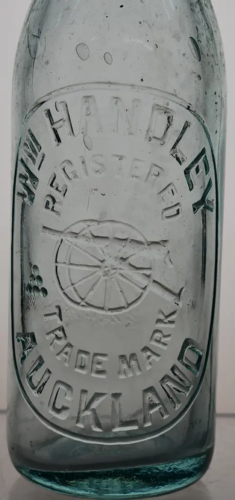 HANDLEY'S AUCKLAND 10oz CROWN TOP Image 1++