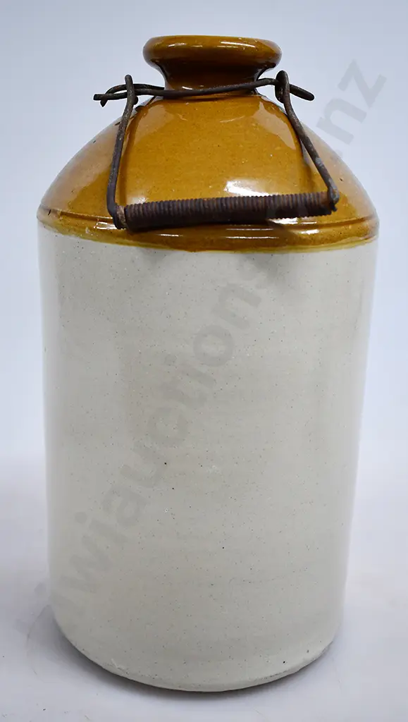HUIA DANNEVIRKE- MASTERTON STONE JAR Image 1++