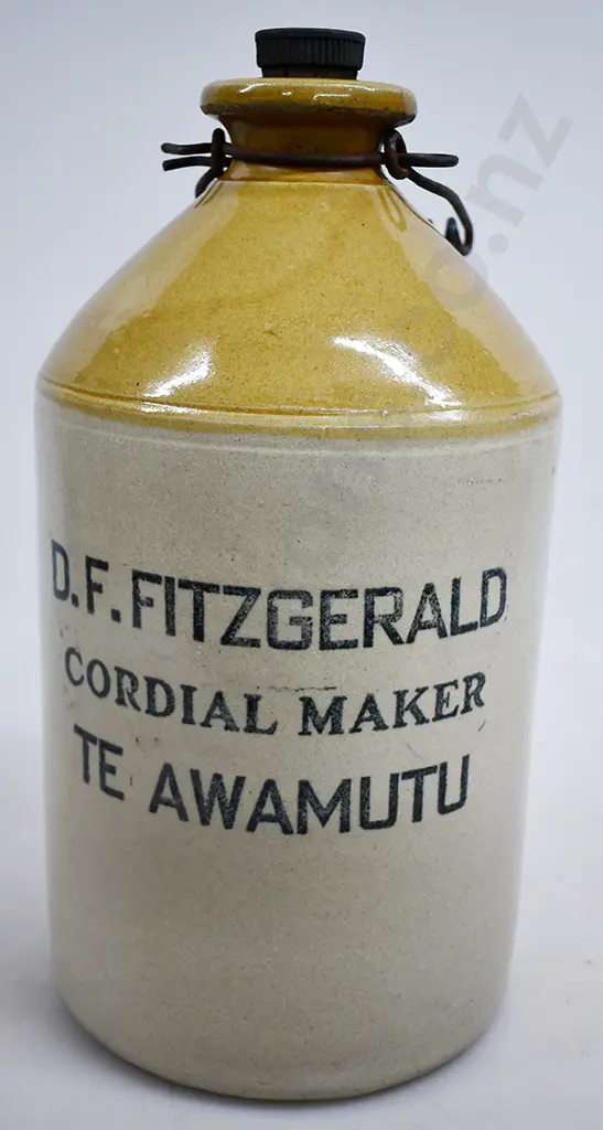 FITZGERALD TE AWAMUTU STONE JAR Image 1++