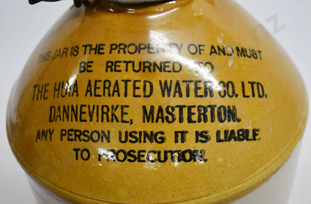 HUIA DANNEVIRKE- MASTERTON STONE JAR Image 1++