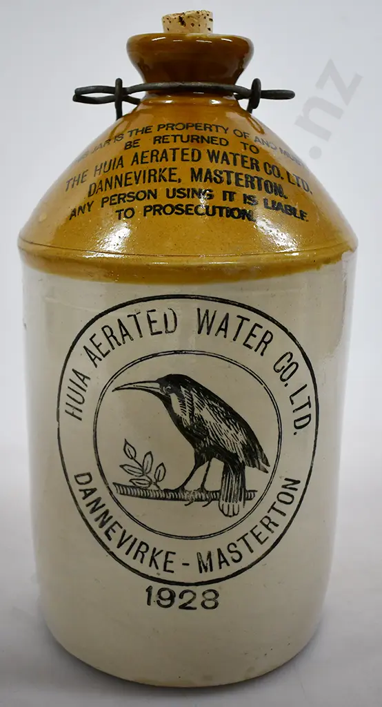 HUIA DANNEVIRKE- MASTERTON STONE JAR Image 1++