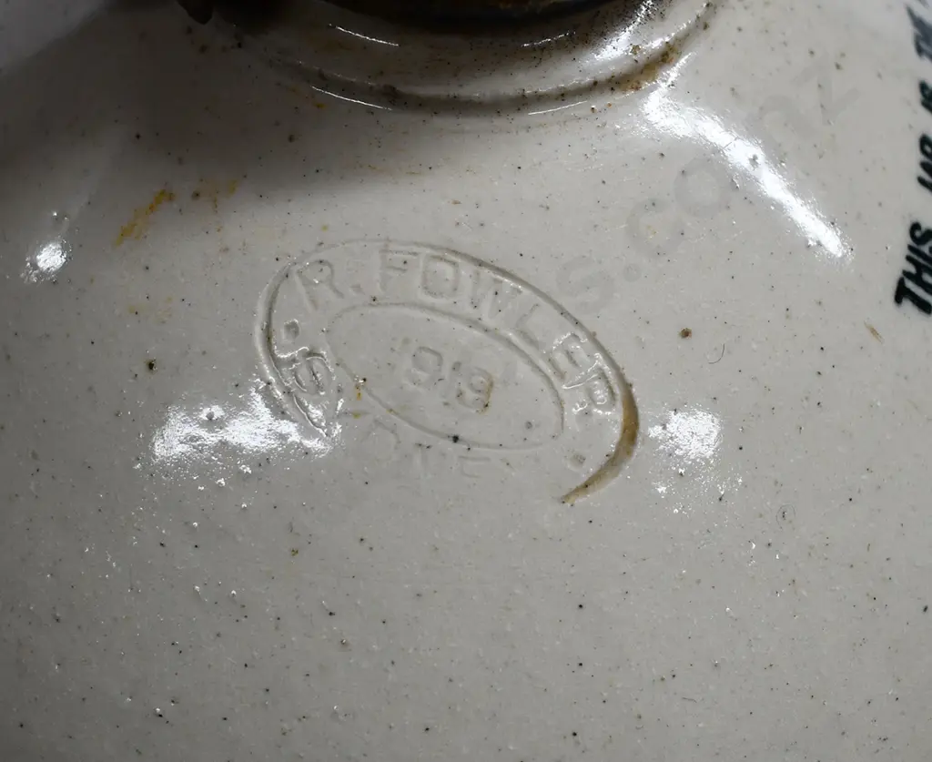 BARRY GISBORNE STONE JAR Image 1++