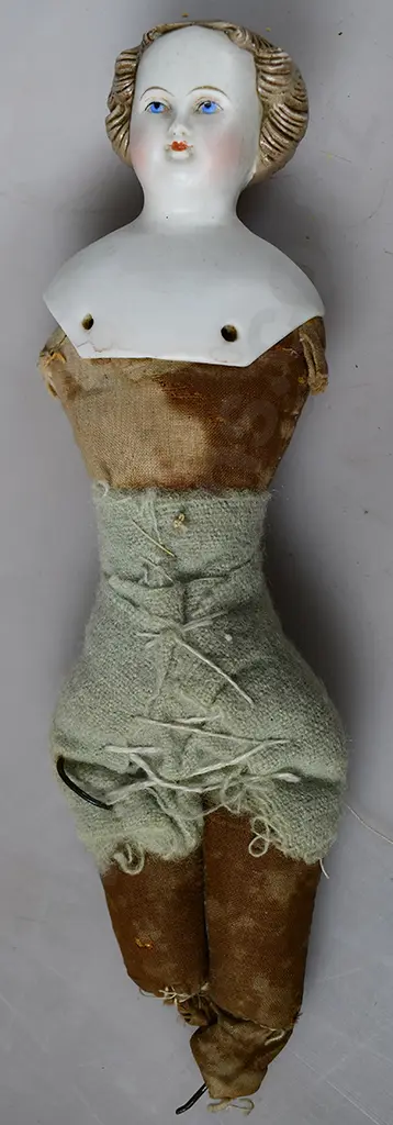 PARIAN BISUQE DOLLS AND CLOTHING Image 1++
