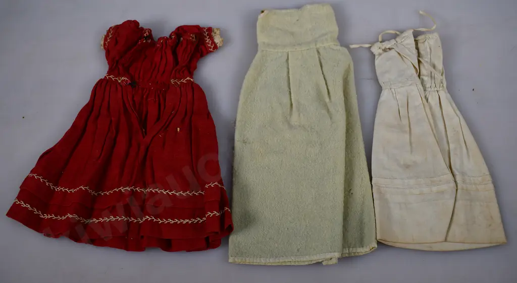PARIAN BISUQE DOLLS AND CLOTHING Image 1++