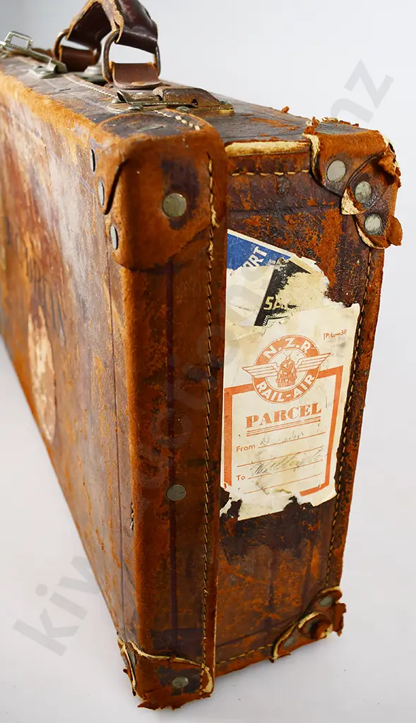 BRIAN WELLINGTON LEATHER SUITCASE Image 1++