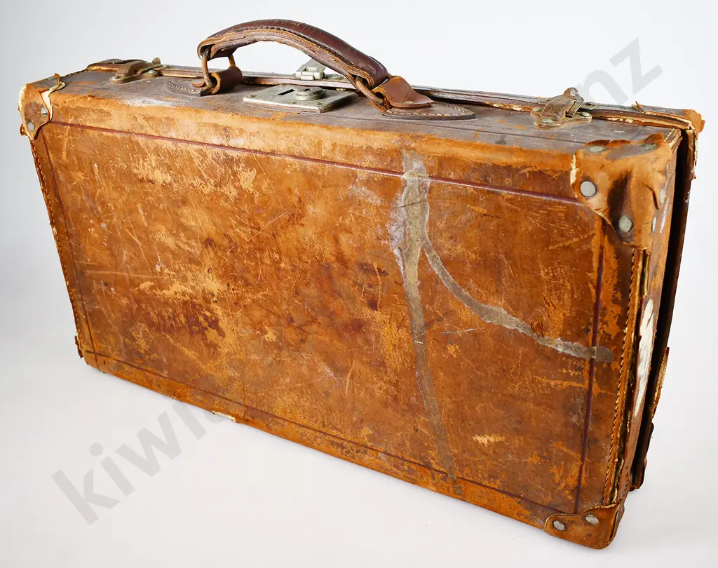 BRIAN WELLINGTON LEATHER SUITCASE Image 1++