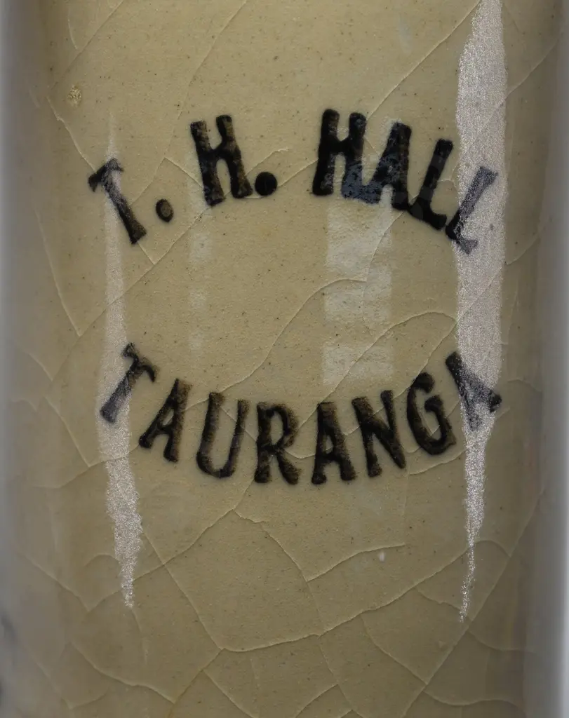 HALL TAURANGA GINGER BEER Image 1++