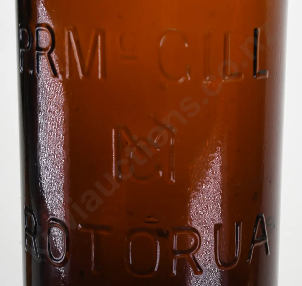 McGILL ROTORUA 26OZ CROWN TOP BEER Image 1++