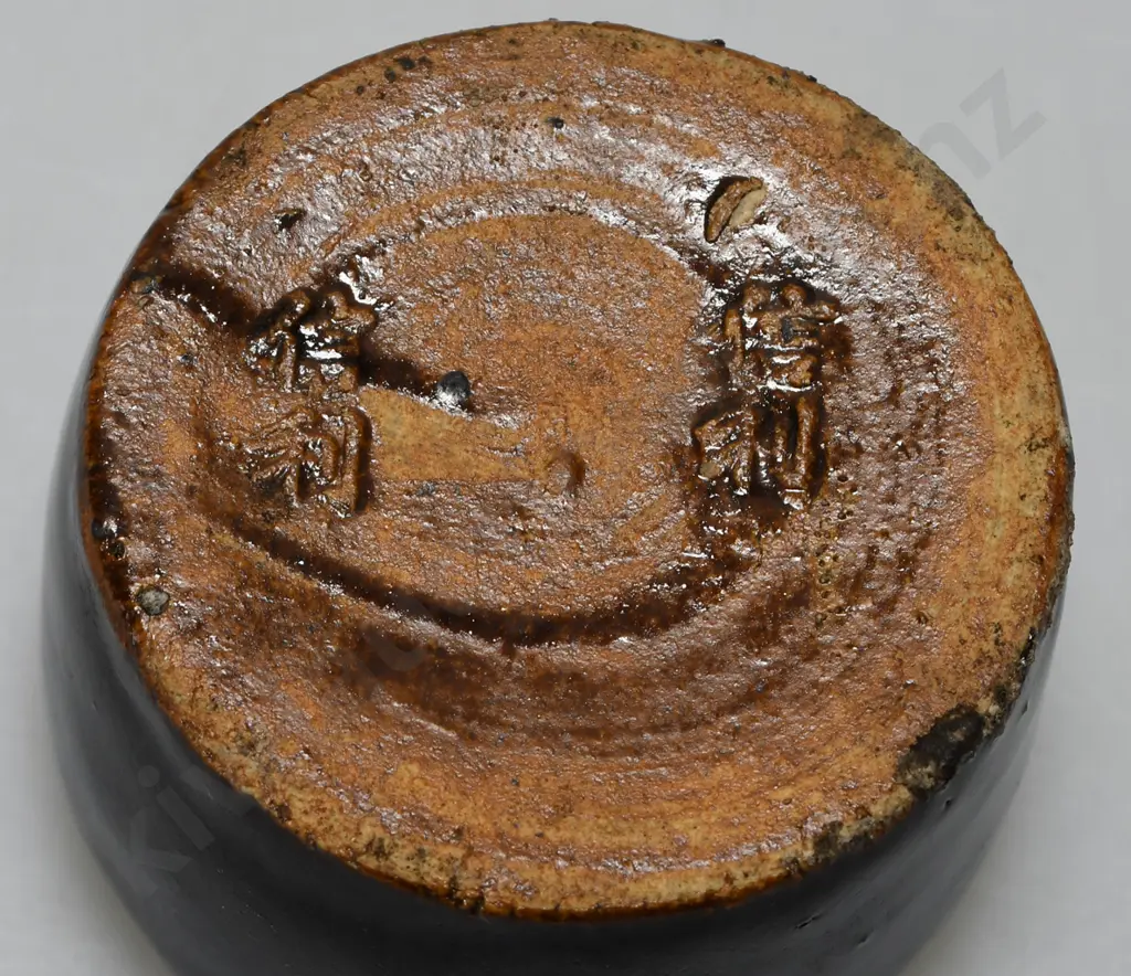 MINIATURE CHINESE POT AND LID Image 1++