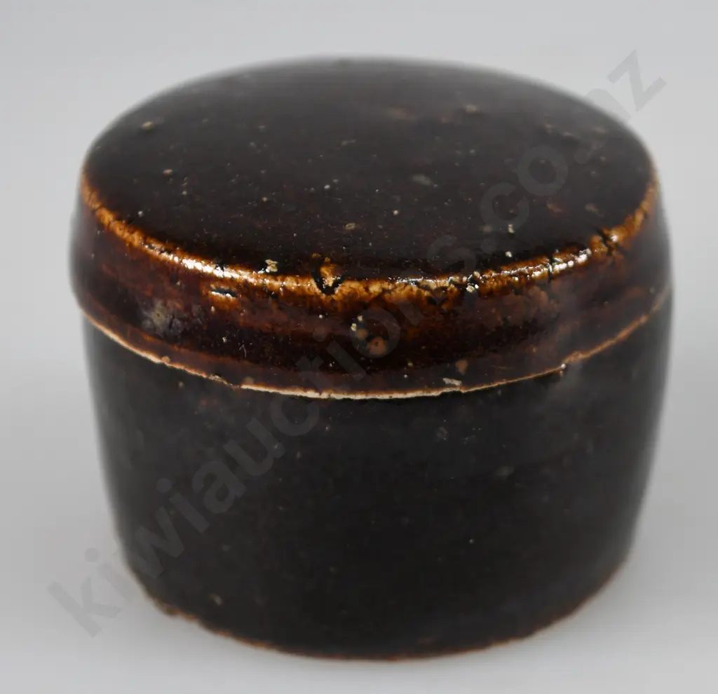 MINIATURE CHINESE POT AND LID Image 1++