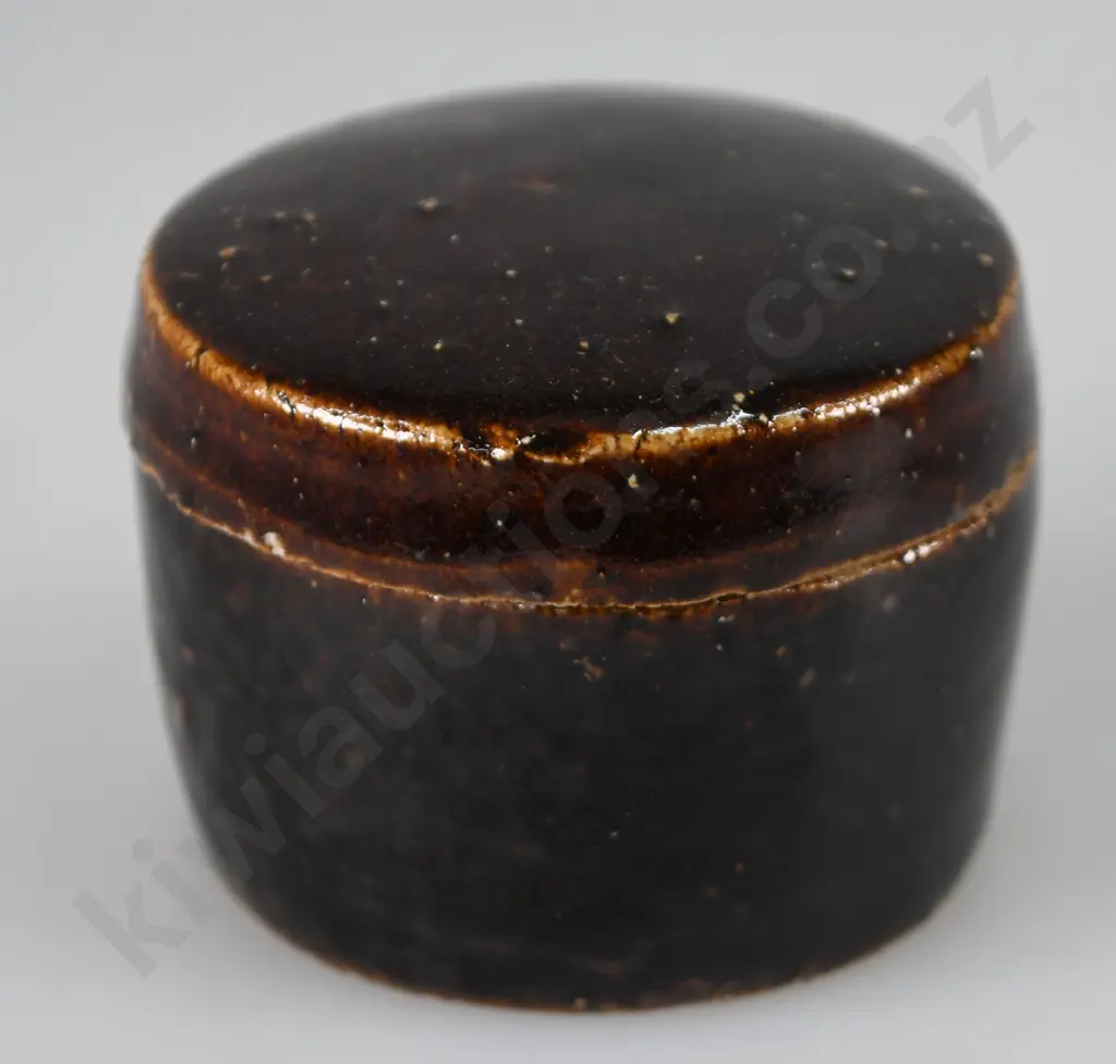 MINIATURE CHINESE POT AND LID Image 1++