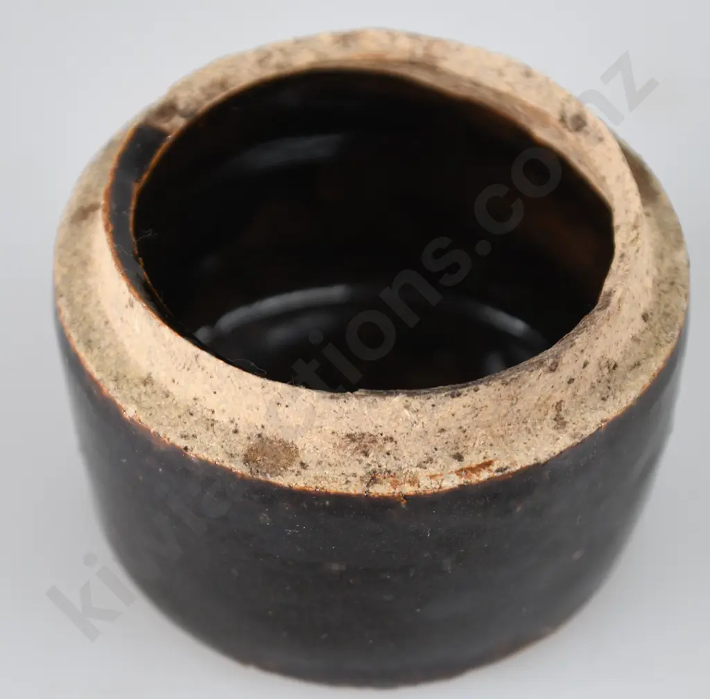MINIATURE CHINESE POT AND LID Image 1++