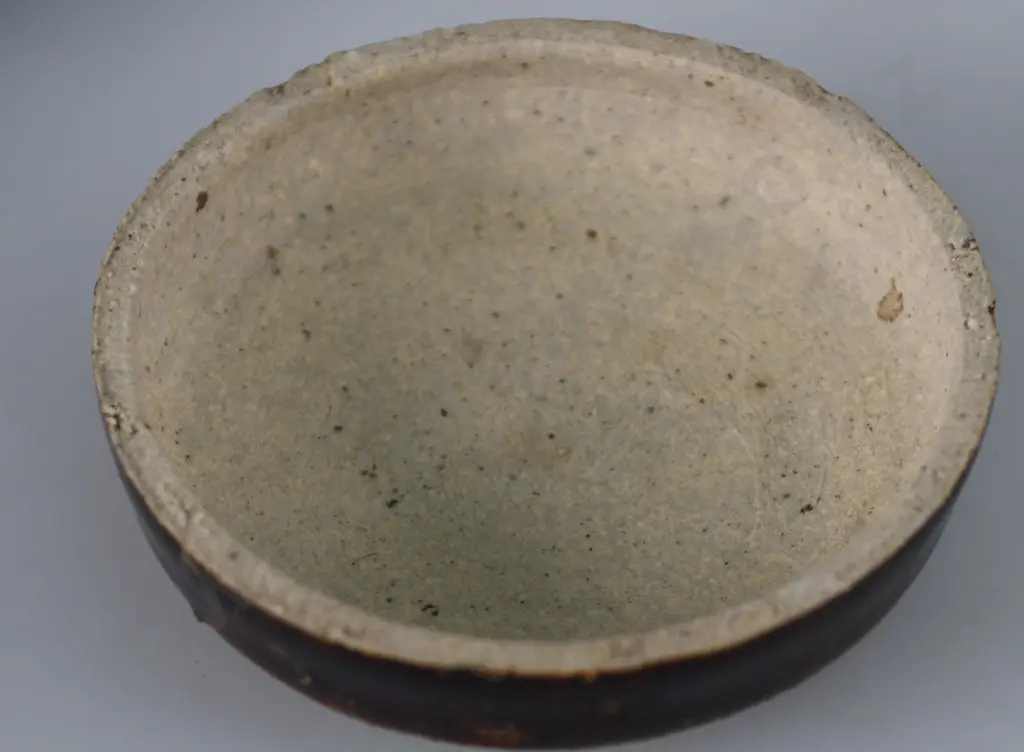 MINIATURE CHINESE POT AND LID Image 1++