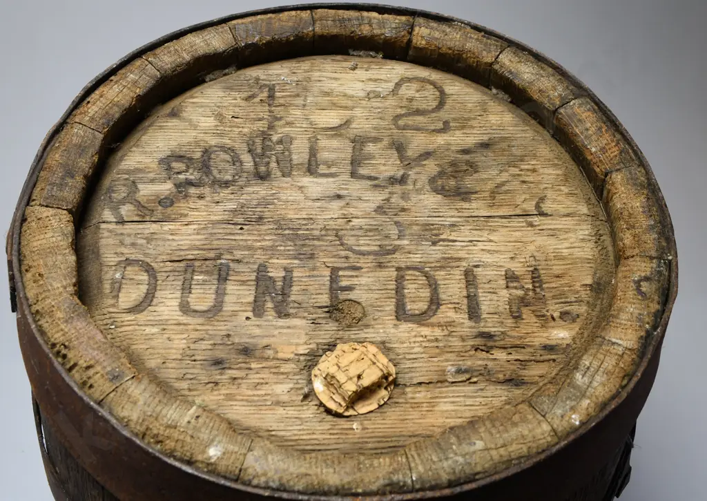 R POWLEY DUNEDIN WOODEN BARREL Image 1++