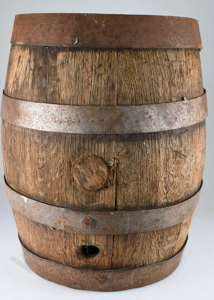 R POWLEY DUNEDIN WOODEN BARREL Image 1++