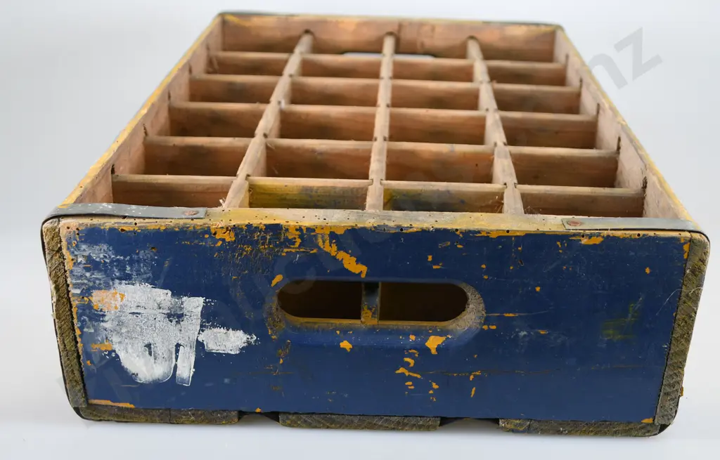 THOMSONS DUNEDIN BOTTLE CRATE Image 1++