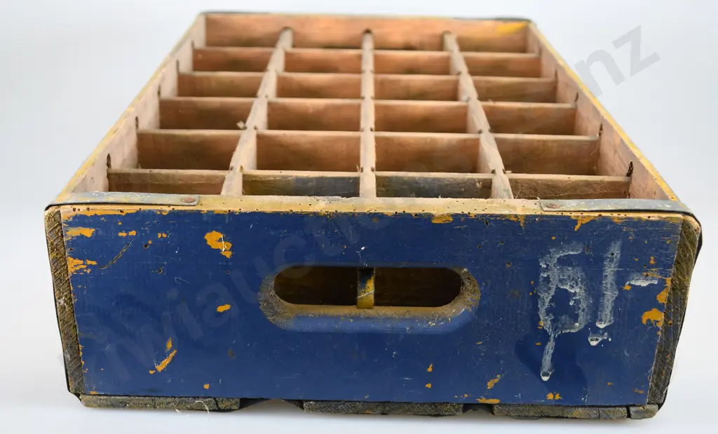 THOMSONS DUNEDIN BOTTLE CRATE Image 1++