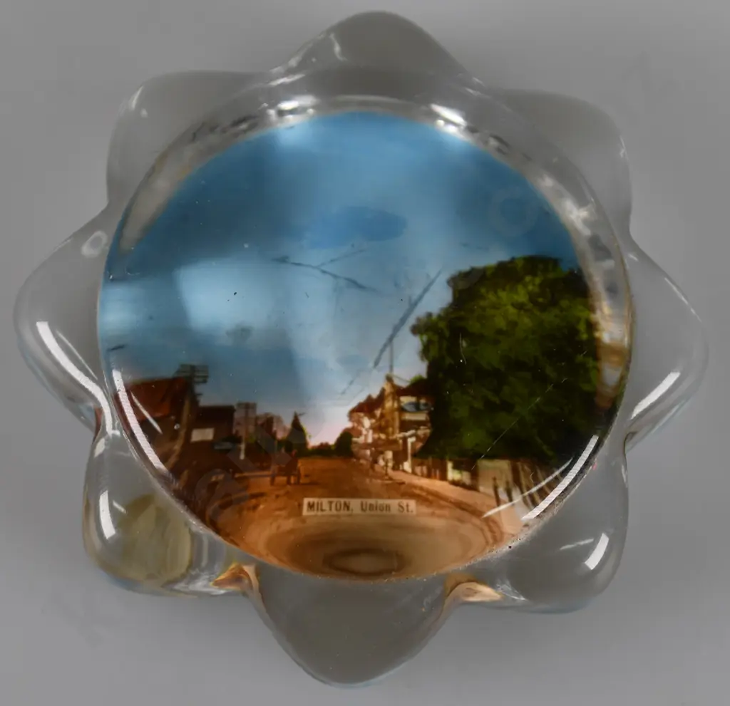 ADVERTISING PAPERWEIGHTS AND ASHTRAY FROM MILTON OTAGO X 5 Image 1++