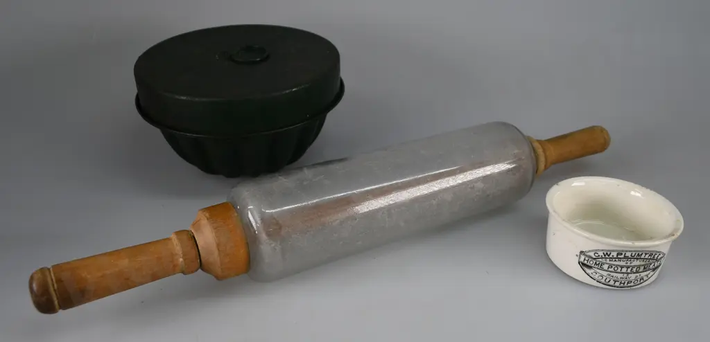 3 ITEMS OF KITCHENALIA Image 1++