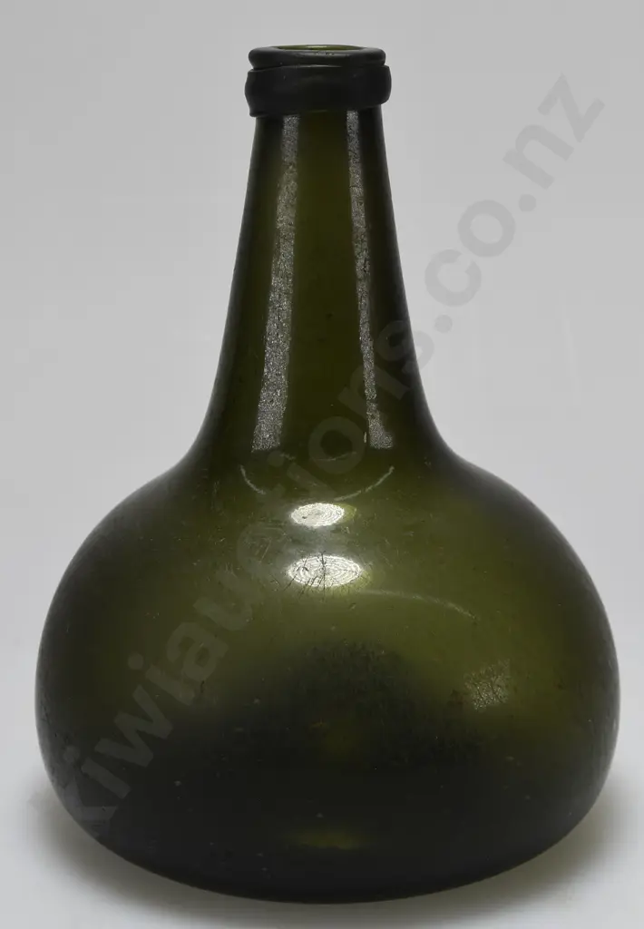DUTCH ONION FREE BLOWN BOTTLE Image 1++